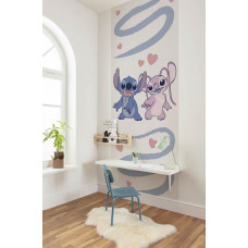 In de kinderkamer straalt het fotobehang met Stitch & Angel warmte en vriendschap uit.