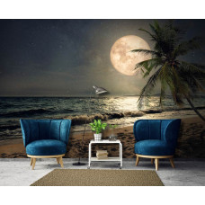 Fototapete von einem verlassenen Strand bei Vollmond, Meer und Palme mit mystischer Atmosphäre, perfekt fürs Wohnzimmer.