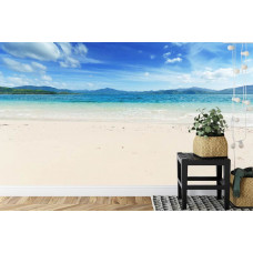 Eine lebendige Fototapete mit einer blauen Strandlandschaft, perfekt für eine Küche.