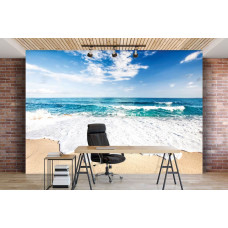 Eine Fototapete mit Strand und Meerblick, perfekt für eine sommerliche Atmosphäre in einem Büro.