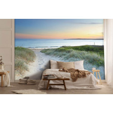 Eine Fototapete mit einem Strandweg durch Dünen zum Meer, speziell für ein Schlafzimmer.