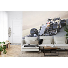 Fototapete eines superschnellen Formel-1-Autos in einem stilvollen Wohnzimmer.