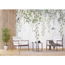 Eine Fototapete von Zweigen mit Blättern und Vögeln in einem Wohnzimmer mit Airtex.