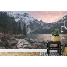Eine Fototapete mit der beeindruckenden Landschaft des Tatra-Nationalparks in einer Küche.