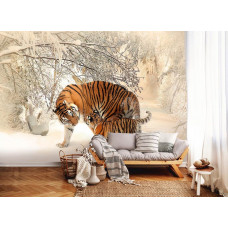 Eine Fototapete mit Tigern im Schnee, umgeben von Urwäldern in Russland, passend für ein gemütliches Wohnzimmer.