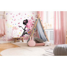 Eine Fototapete mit Zauberfee und Schmetterlingen in einer magischen Szenerie, perfekt für ein Mädchenzimmer.