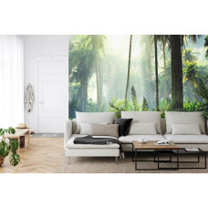 Eine tropische Fototapete mit einem üppigen Wald und Palmen, perfekt für ein Wohnzimmer.