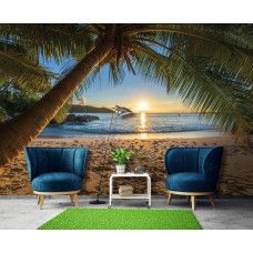 Fototapete mit einem tropischen Strandparadies, einer eleganten Palme bei einem atemberaubenden Sonnenuntergang und dem endlosen Meer, ideal für einen Geschäftsraum.