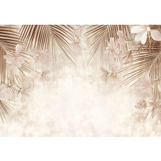 Fotobehang met tropische palmtakken en zachte bloemen in lichte tinten op een neutrale achtergrond.