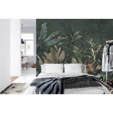 Eine Fototapete mit einer botanischen Atmosphäre von tropischen Pflanzen in einem Schlafzimmer.