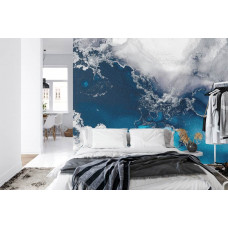 Eine Fototapete mit abstrakter türkfarbener Marmorkunst in einem Schlafzimmer.