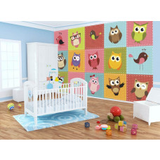 Eine Fototapete mit verspielten Eulen und Vögeln auf Ästen für Kinder.