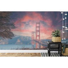 Eine Fototapete mit einem schönen Blick auf die Golden Gate Bridge, abgebildet in einem Wohnzimmer.