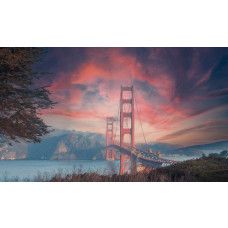 Die ikonische Golden Gate Bridge in San Francisco, abgebildet in einer detaillierten Fototapete.