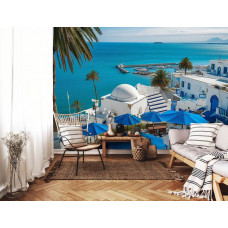 Eine Fototapete mit malerischem Blick auf den Hafen in Tunesien, ideal für ein Wohnzimmer.