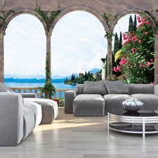 Eine Fototapete mit Seeblick von einer Terrasse für das Wohnzimmer.