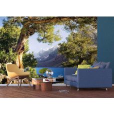 Ein Fototapet von der Aussicht auf das Pamir-Gebirge und einen See in 3D in einem Wohnzimmer mit Vliesbehang.