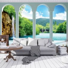 Eine Fototapete mit einem Wasserfall in einem 3D-Design, passend für ein Wohnzimmer.