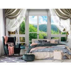 Eine Fototapete mit einem Wasserfall in einer Berglandschaft durch ein Fenster, ideal für das Schlafzimmer.