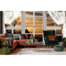 Eine Fototapete mit Bäumen in nebliger Dämmerung durch ein Fenster, geeignet für das Wohnzimmer.