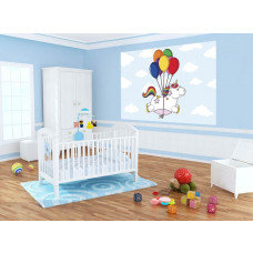 Eine Fototapete mit einem Einhorn mit bunten Luftballons und Wolken, ideal für ein Babyzimmer.