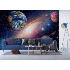 Fototapete des Universums mit allen Planeten und Sternen in einem Wohnzimmer.