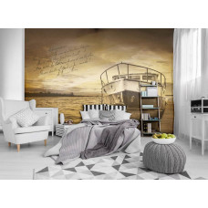 Eine Fototapete mit einem Boot auf einem See im Vintage-Stil, ideal für ein Wohnzimmer.