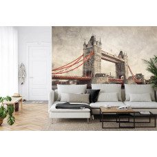 Eine Fototapete mit einer künstlerischen Darstellung der Tower Bridge, angezeigt in einem Wohnzimmer.