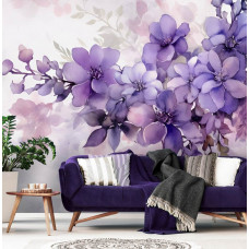 Fototapete mit violetten Blumen im Kunststil auf Vliestapete im Wohnzimmer.