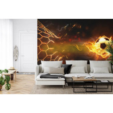 Eine Fototapete mit einem dynamischen Fußball-Moment mit flammender Energie in einem Wohnzimmer.