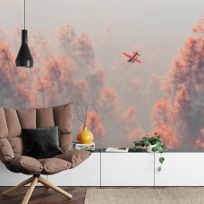 Eine Fototapete mit einem Flugzeug am Himmel über einer nebligen Waldlandschaft, perfekt für ein Wohnzimmer.