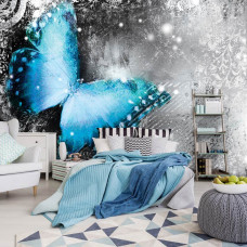 Eine Fototapete von einem magischen Schmetterling in einem künstlerischen Gemälde im Schlafzimmer.