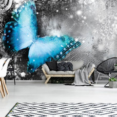 Eine Fototapete von einem magischen Schmetterling in einem künstlerischen Gemälde im Vliesbehangstil für ein Wohnzimmer.