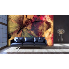 Eine Fototapete mit einem bunten Schmetterling in künstlerischer Malstil im Wohnzimmer.