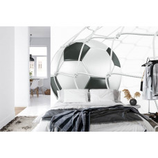 Fototapete mit einem starken Bild eines Fußballs im Tor in einem Schlafzimmer.