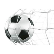 Fototapete eines Fußballs, der im entscheidenden Moment des Spiels im Tor landet.