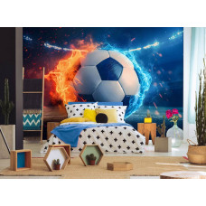Eine Fototapete mit einer feurigen Fußballszene in einem intensiven Duell, geeignet für ein Kinderzimmer.