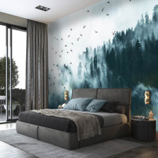 Eine Fototapete von Vögeln im Nebel in einem Wald mit Bäumen im Wohnzimmer und Schlafzimmer zu sehen.