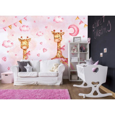 Eine Fototapete mit fröhlichen Giraffen in den Wolken mit einem Regenbogen auf Vliestapete im Kinderzimmer.