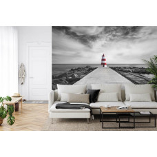 Ein Fototapete mit einer beruhigenden Strandlandschaft und einem Leuchtturm, geeignet für ein Wohnzimmer.