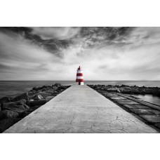 Fototapete eines Leuchtturms am Strand von Praia da Rocha, Algarve, mit dem Meer, das gegen die Küstenlinie schlägt.