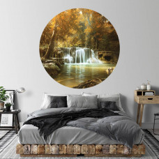 Ein Wandkreis mit einem Wasserfall in einem Herbstwald, ideal für ein ruhiges Schlafzimmer.