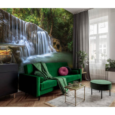 Eine Fototapete mit einem Wasserfall im Dschungel für das Wohnzimmer.