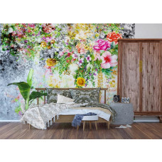 Eine Fototapete von Aquarell Blumenpracht in abstrakter Aquarellfarbe in einem Schlafzimmer.