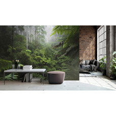 Eine inspirierende Fototapete einer grünen Dschungellandschaft mit natürlichen Details, perfekt für ein Wohnzimmer.Eine natürliche Fototapete eines üppigen Waldparadieses mit Bäumen und Dschungelelementen, geeignet für ein Wohnzimmer.