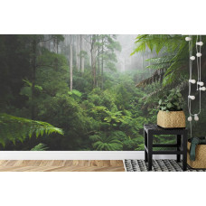 Eine beruhigende Fototapete eines üppigen Waldes mit Dschungelelementen, geeignet für ein Schlafzimmer.