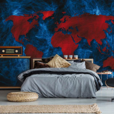 Eine Fototapete mit einer Weltkarte in Rot und Blau als abstraktes Gemälde für das Schlafzimmer.