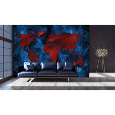 Eine Fototapete mit einer Weltkarte in Rot und Blau als abstraktes Gemälde für das Wohnzimmer.