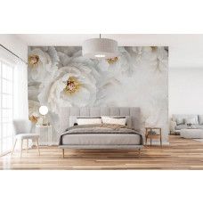 Ein Schlafzimmer mit einer Fototapete mit üppigen weißen Pfingstrosen in voller Blüte.
