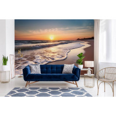 Eine Fototapete von Meer mit Sonnenuntergang und Strand im Wohnzimmer.